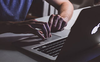 开云官网-世界排名争夺战之夜，库尔图瓦关键回合不手软，一扑定乾坤