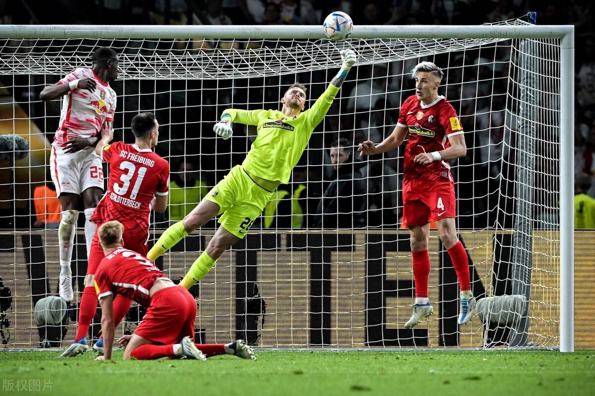 开云体育官方网站-关于弗赖堡在客场被扳平，双方战平未分胜负的信息