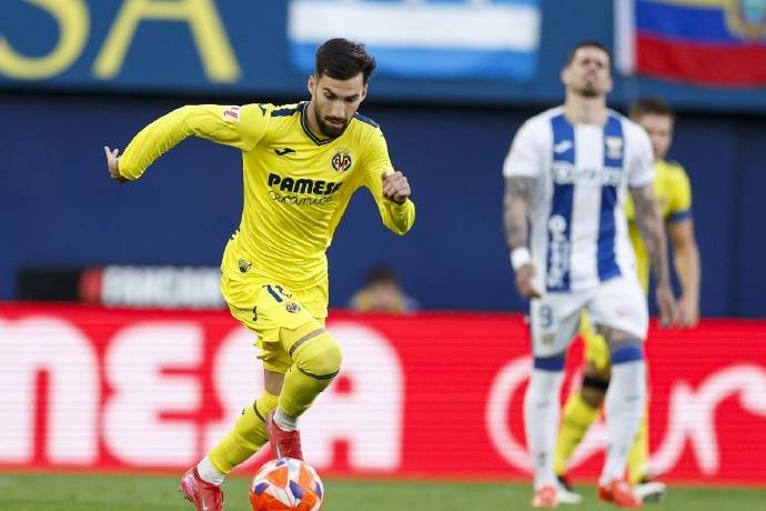 比利亚雷亚尔逆转战胜对手，终结连败