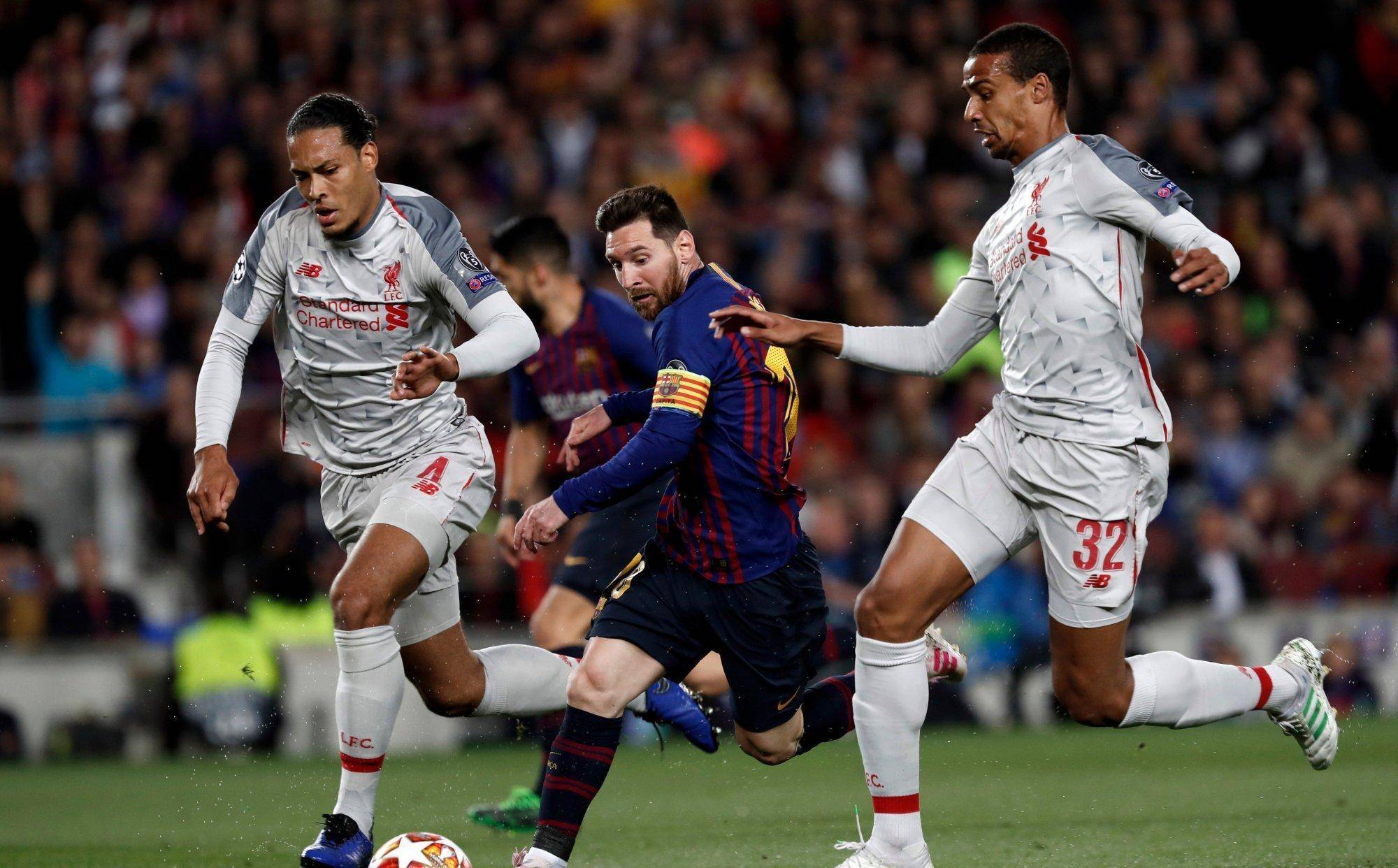 开云体育平台APP-国际足球联赛上演，豪门球队的对决