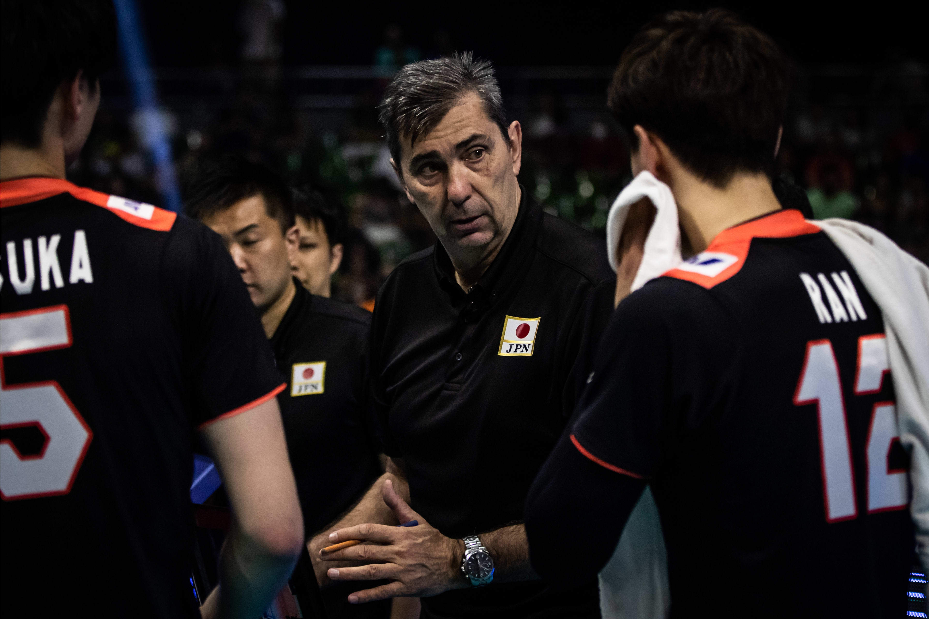 冰岛客场险胜，苦战逆转收获胜利