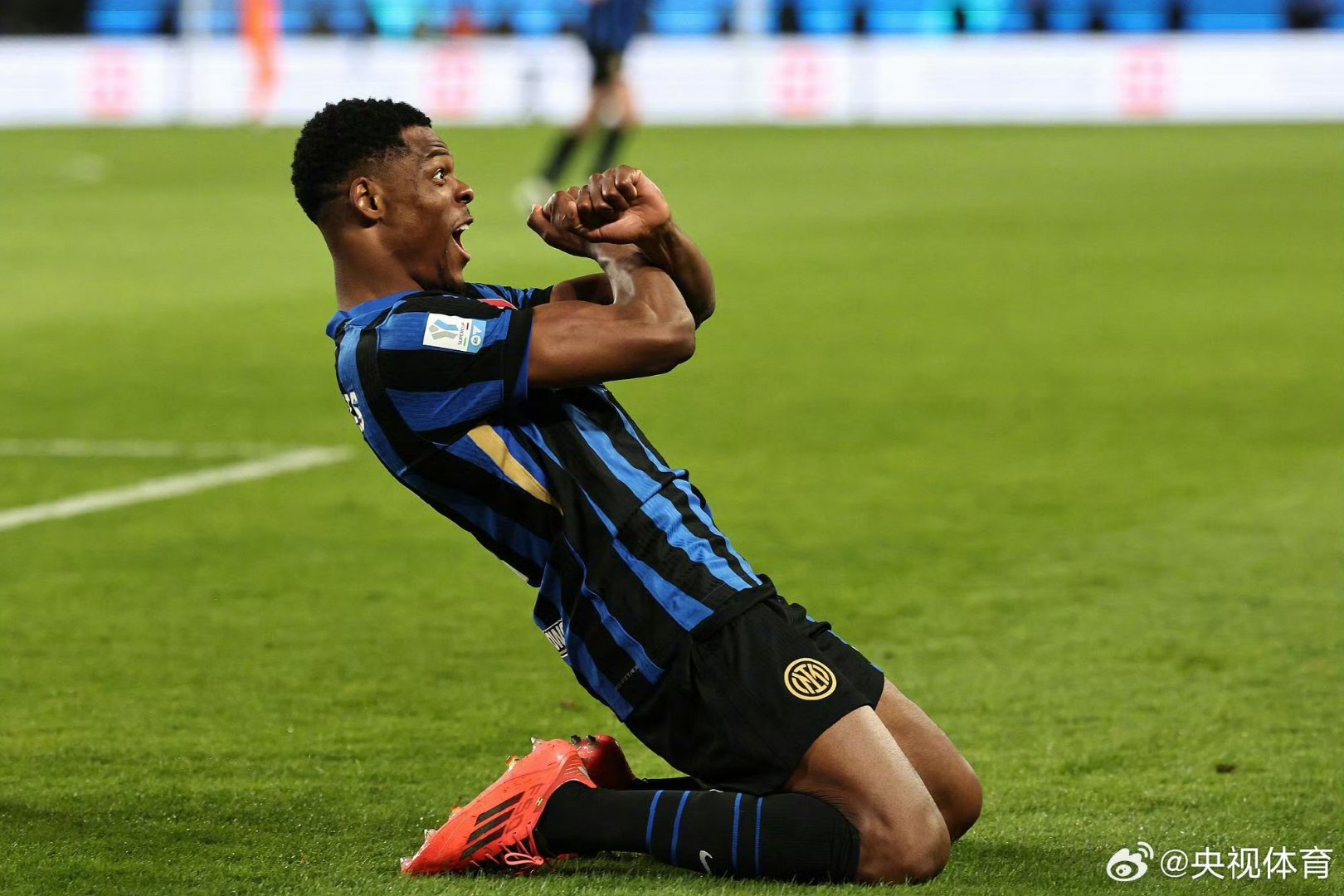 开云体育APP下载-意大利足球比赛中的悬念时刻