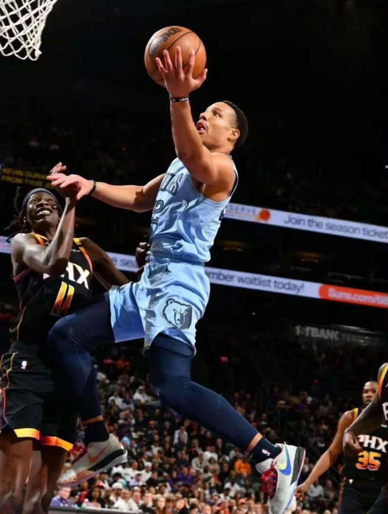 开云体育在线-爵士客场惜败灰熊，结束两连胜