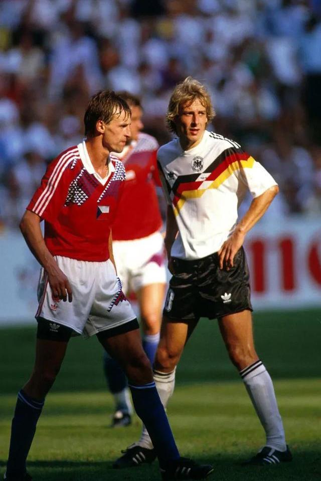 斯洛伐克队在客场比赛中战胜马其顿队晋级