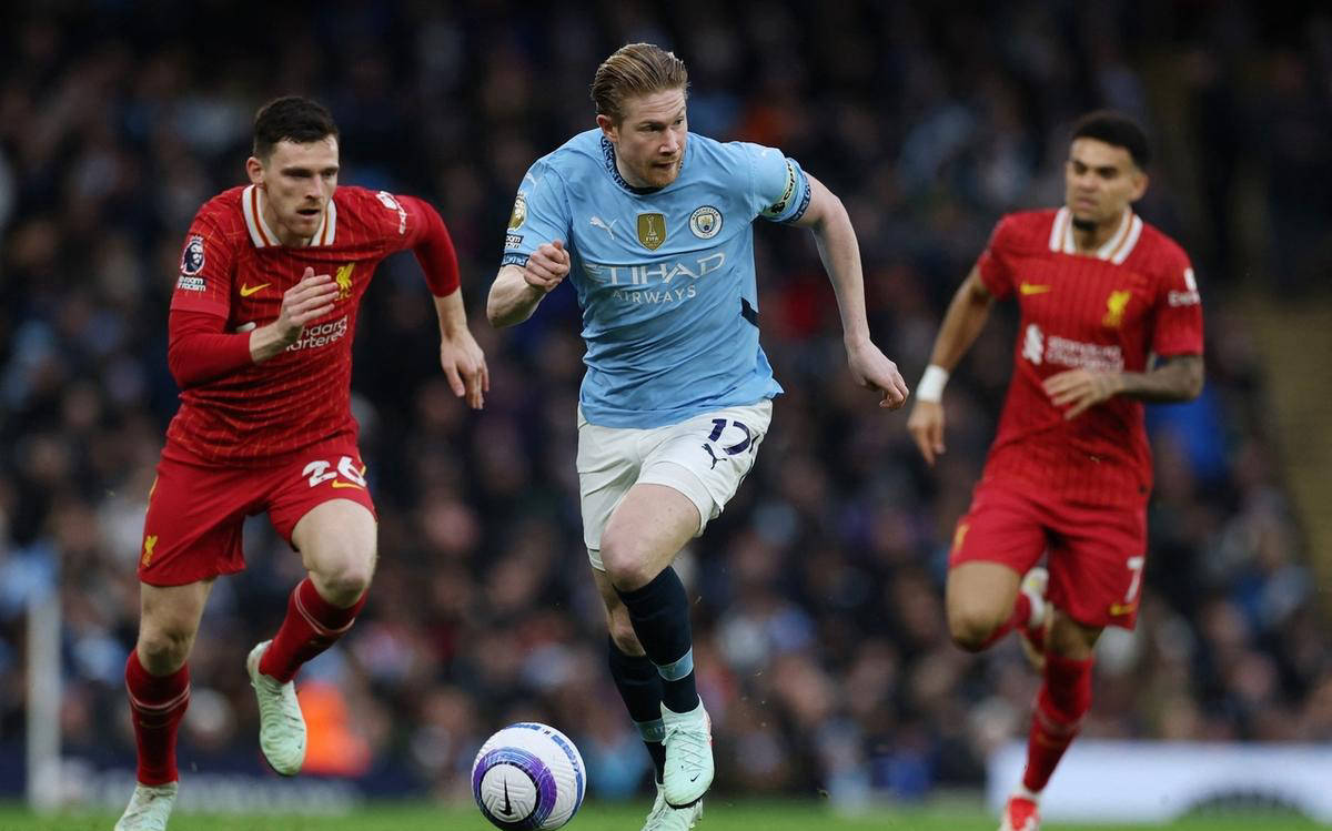 开云体育下载-曼城中场发挥出色，德布劳内连续传球助攻