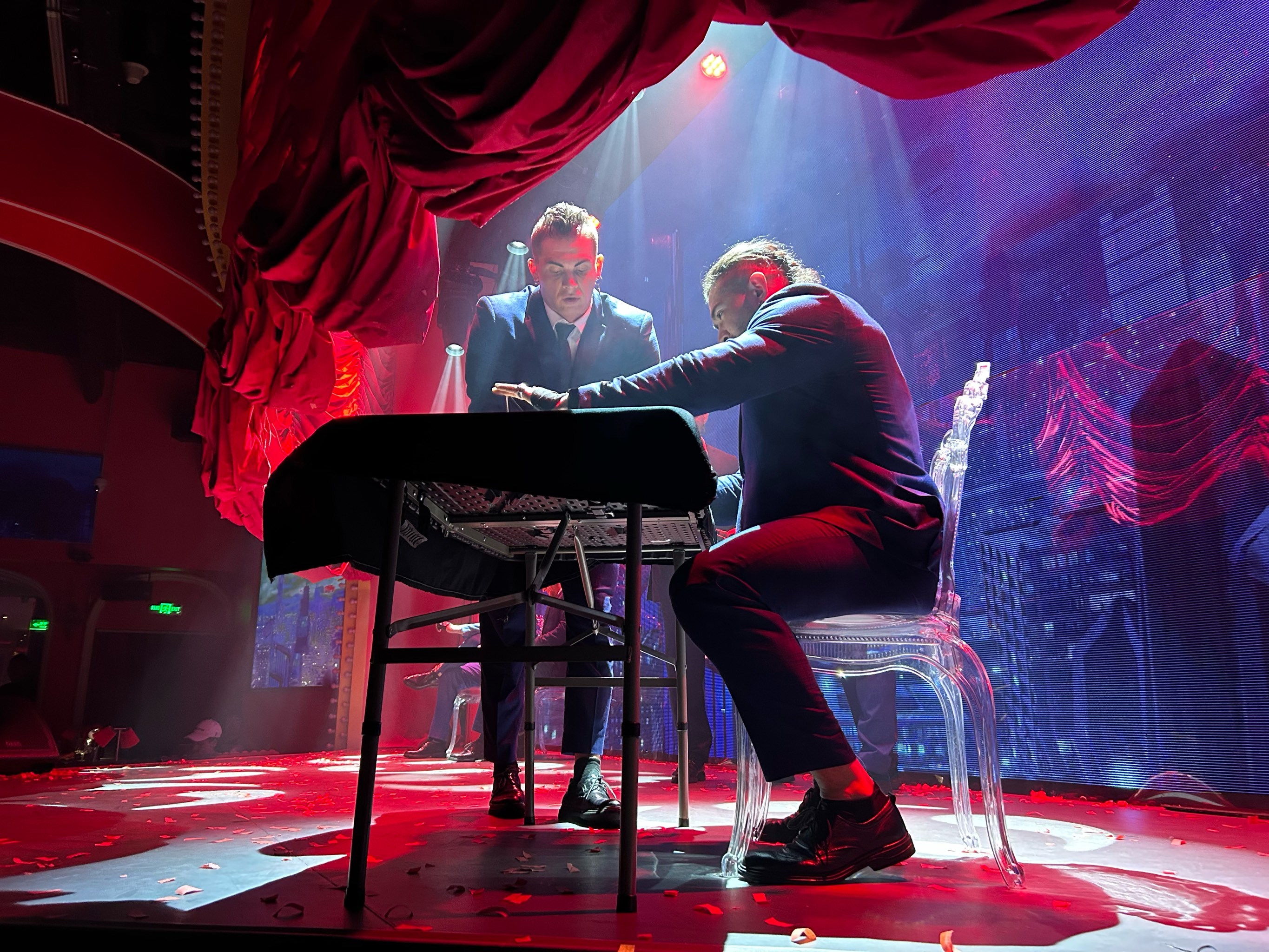 开云平台-关于竞技场上的绝技秀，引发观众一片叫好声的信息