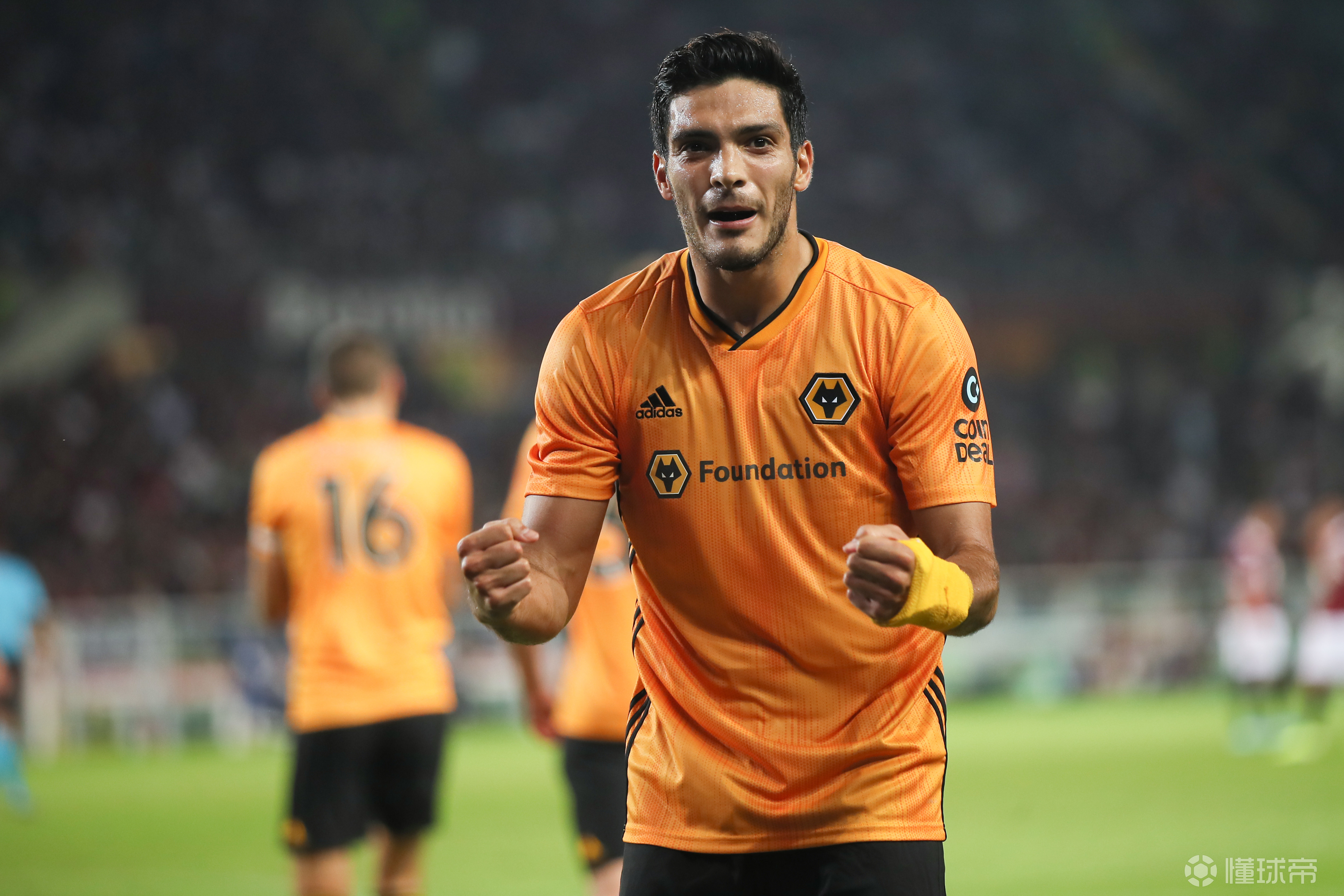 开云下载-尼斯队球员集体庆祝生日，团结心更加紧密的简单介绍