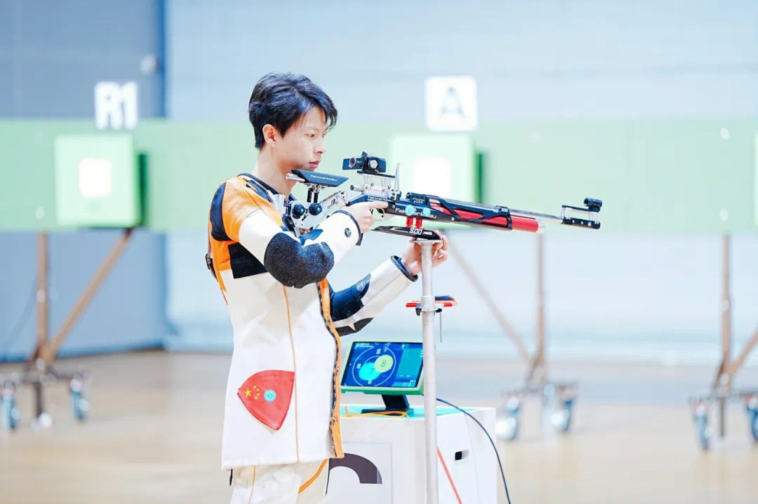 射击项目选手稳扎稳打,最终获冠军 射击项目选手稳扎稳打,最终获冠军