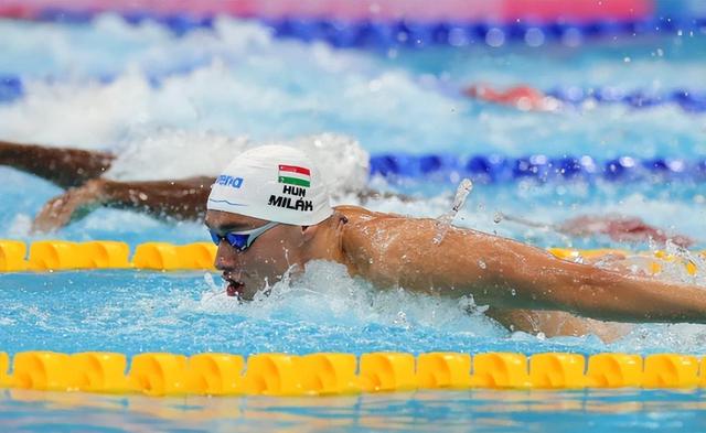 泰国代表团在游泳项目上勇夺奖牌