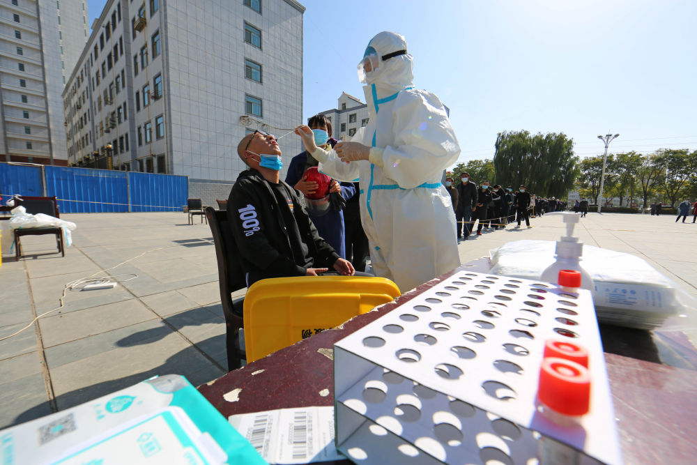 甘肃球员全力以赴赢得胜利 甘肃球员全力以赴赢得胜利