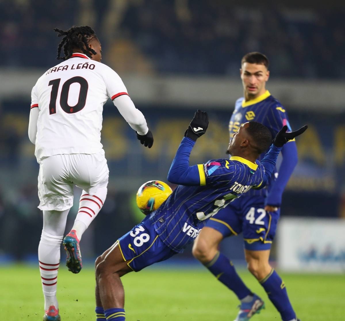 开云平台-意甲比赛场面精彩，罗马高歌猛进