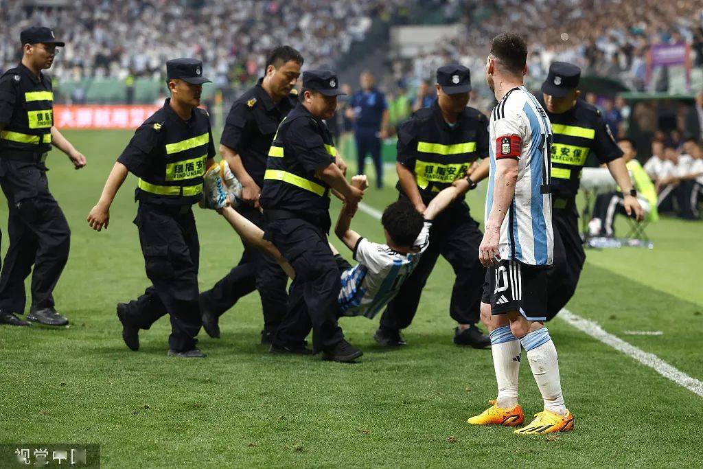 开云体育app-关于球场内外的争斗，胜负焦灼不已的信息