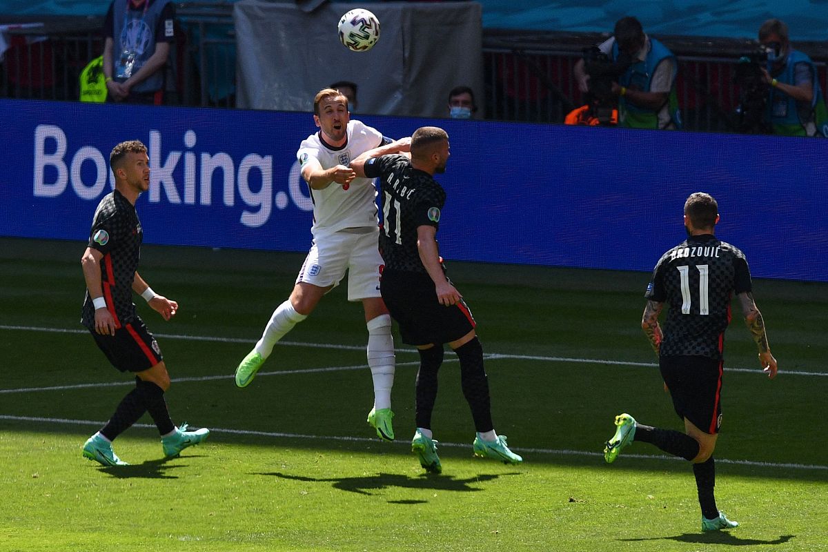 开云体育在线-赫罗纳客场大败，遭遇联赛低谷