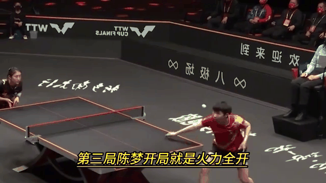 紧张比赛结束，球迷沸腾掌声如雷