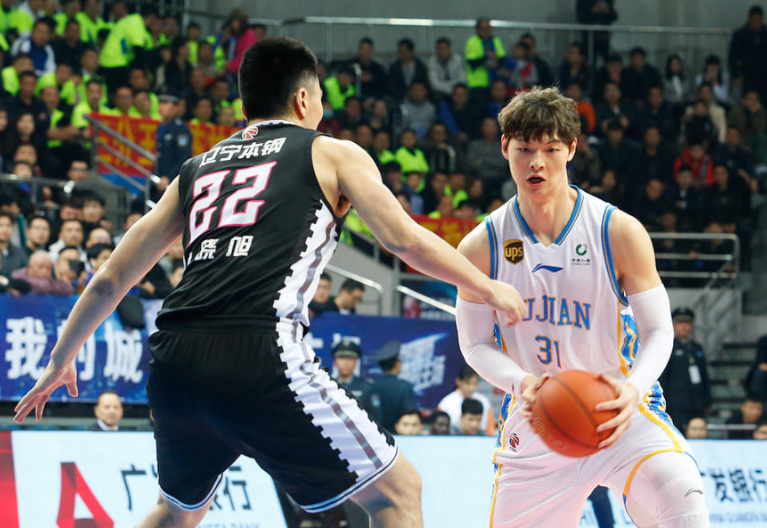 开云体育入口-罗马碾压MAD，水谷隼操刀奇招英雄翻盘强强对话季后赛，锁定晋级资格的简单介绍