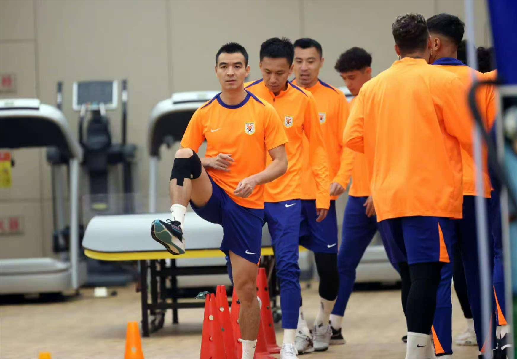 开云APP-包含球队主教练遭遇伤病，战术有何变化？的词条