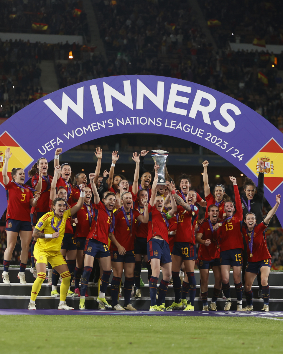 包含格拉纳达客场未能取胜，保持稳定表现的词条