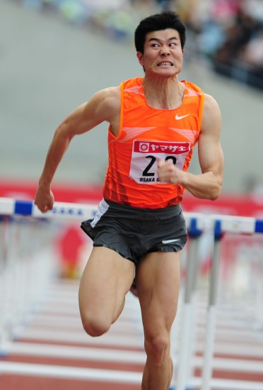 关于日本田径选手冲刺夺冠领先全场的信息