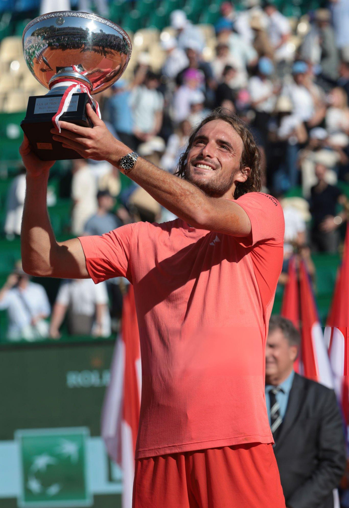 开云官网-ATP总决赛鏖战年终总决赛，西西帕斯点燃赛场