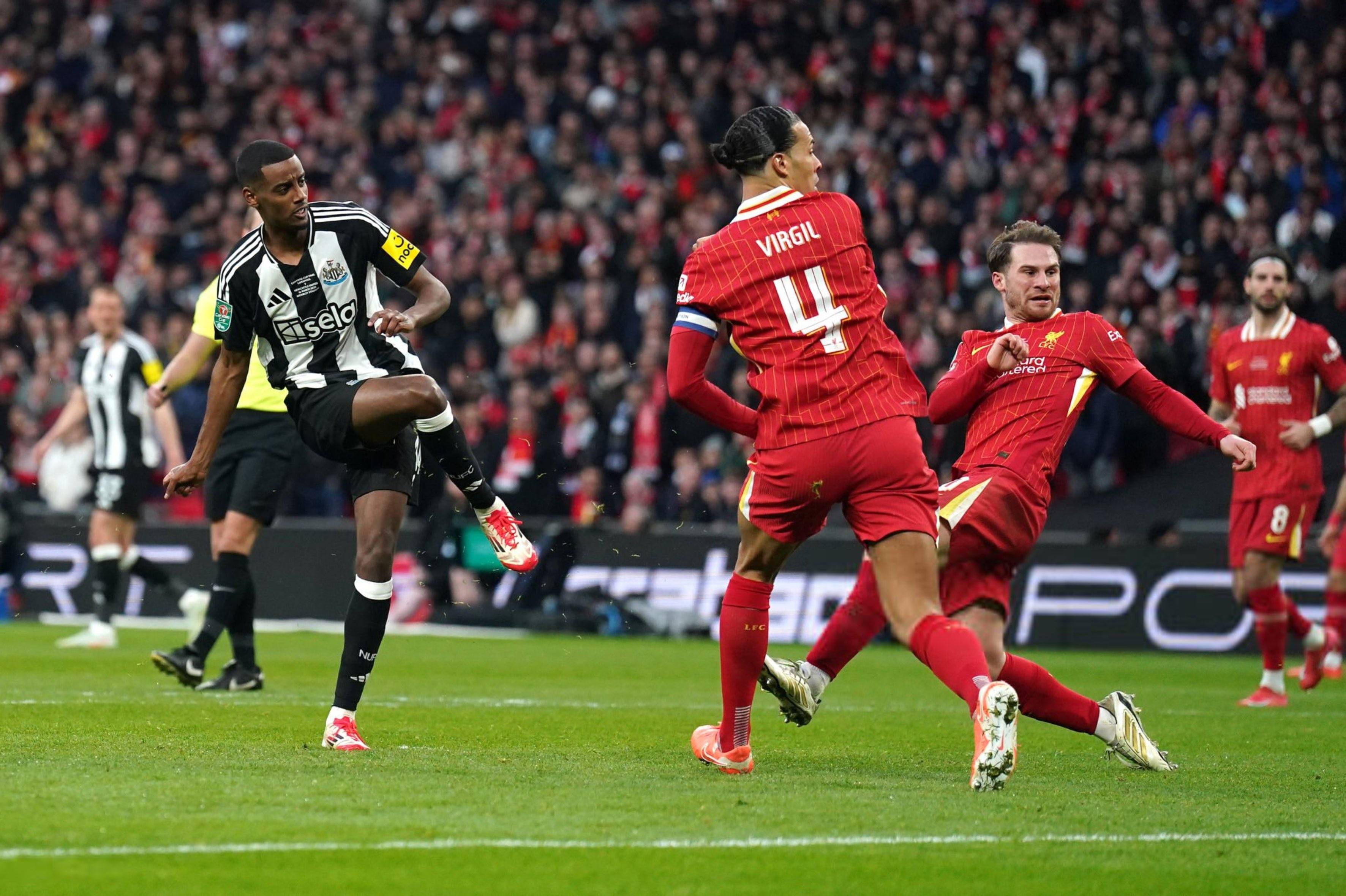 开云体育-那不勒斯险胜塞维利亚，范戴克点燃赛场