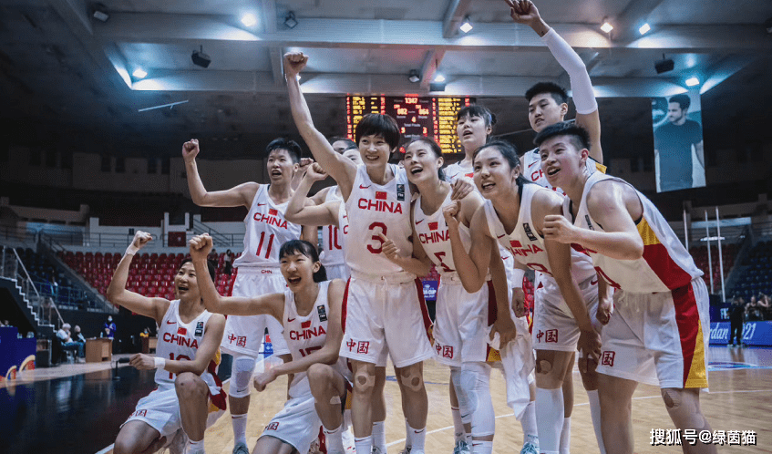 开云体育-中国队碾压韩国队，黄鸭组合统治全场